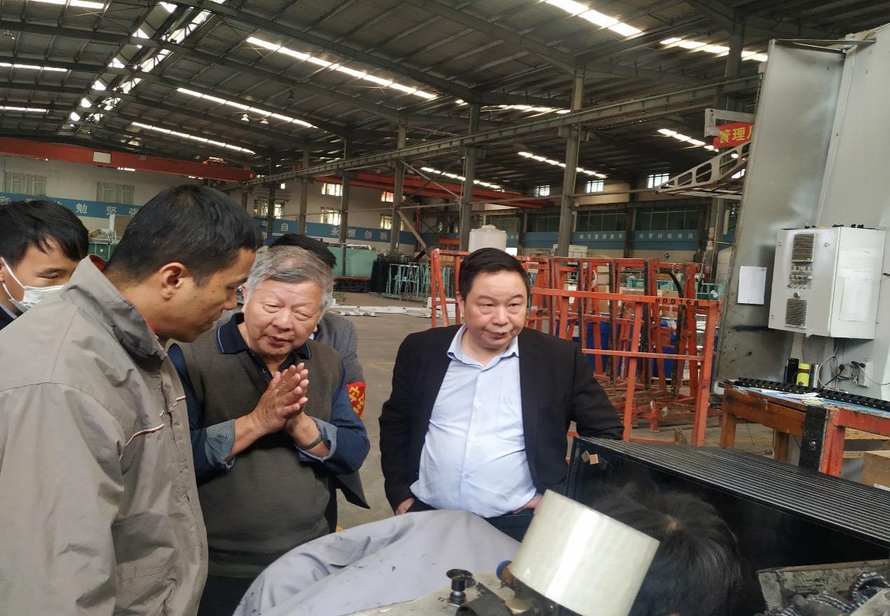 場(chǎng)內(nèi)視察